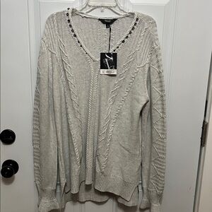 Simply Vera Vera Wang Women’s Light Heather Gray Sweater with jewels NWT - XL
